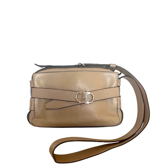 Tory Burch Handbags - Tory Burch Gemini Link Belted Camera Bag Pebbled Leather Taupe Crossbody